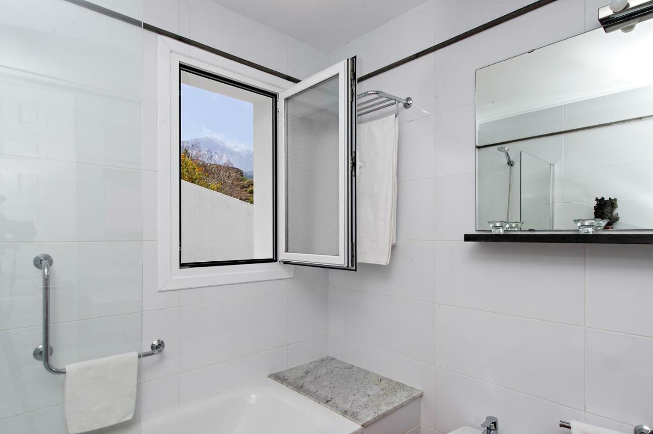 Apartamento Superior G: private pool&concierge Icod De Los Vinos Exterior foto